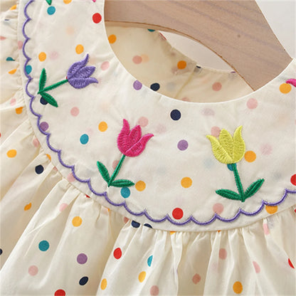 Vestido de Bolinha com Bordado de Flores