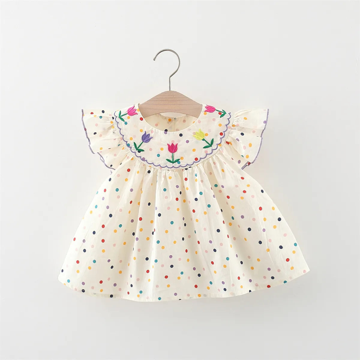 Vestido de Bolinha com Bordado de Flores